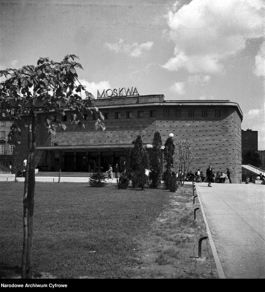 Historia Kina Moskwa. Powiew zachodu, amerykańskie filmy i legendarne zdjęcie. Za co warszawiacy je uwielbiali? 