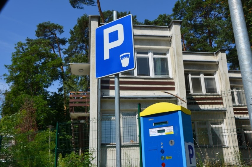 Strefy płatnego parkowania na ul.Sikorskiego i ul.Lipowej w  Stegnie. 