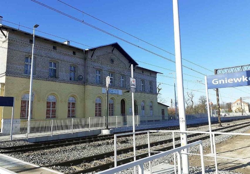 Gniewkowo. Nowe perony na stacji kolejowej to łatwiejsza podróż pociągiem w kierunku Torunia i Poznania [zdjęcia]