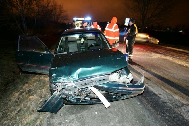 Wrocław: Zderzyli się czołowo na Buforowej (ZDJĘCIA)