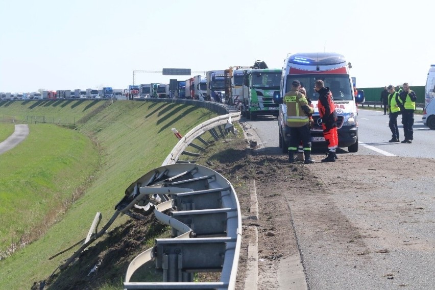 Groźny wypadek na autostradowej obwodnicy Wrocławia. Tir...