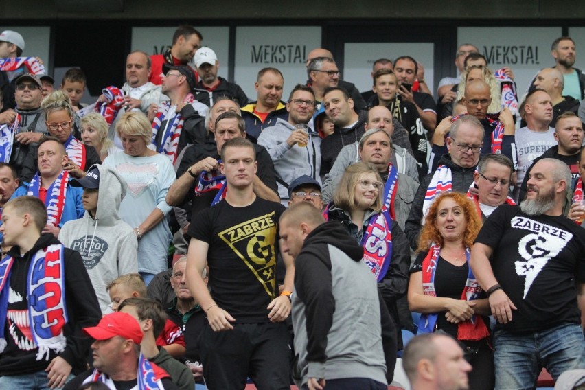 Aż 5 tys. kibiców weszło na stadion i kibicuje w meczu 3....