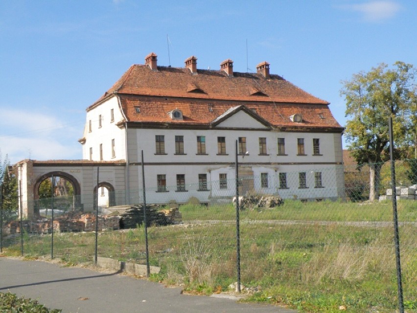 Zespół pałacowo- parkowy.