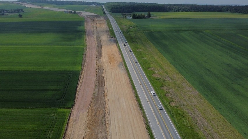 Budowa trasy S7. Na północy Małopolski pola i łąki zamieniają się w nowoczesną "ekspresówkę" [ZDJĘCIA] 7.07