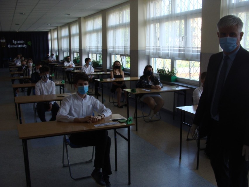 Egzamin ósmoklasisty  w czasie pandemii (w wałbrzyskiej piętnastce)