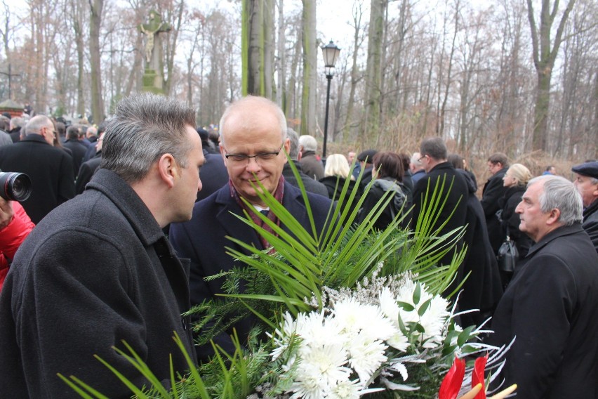 Pogrzeb Tomasza Tomczykiewicza. W Pszczynie żegnają posła m.in. Ewa Kopacz i Donald Tusk [ZDJĘCIA]