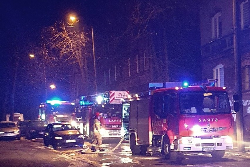 Pożar na ulicy Lompy w Mysłowicach. Zapaliła się wersalka.