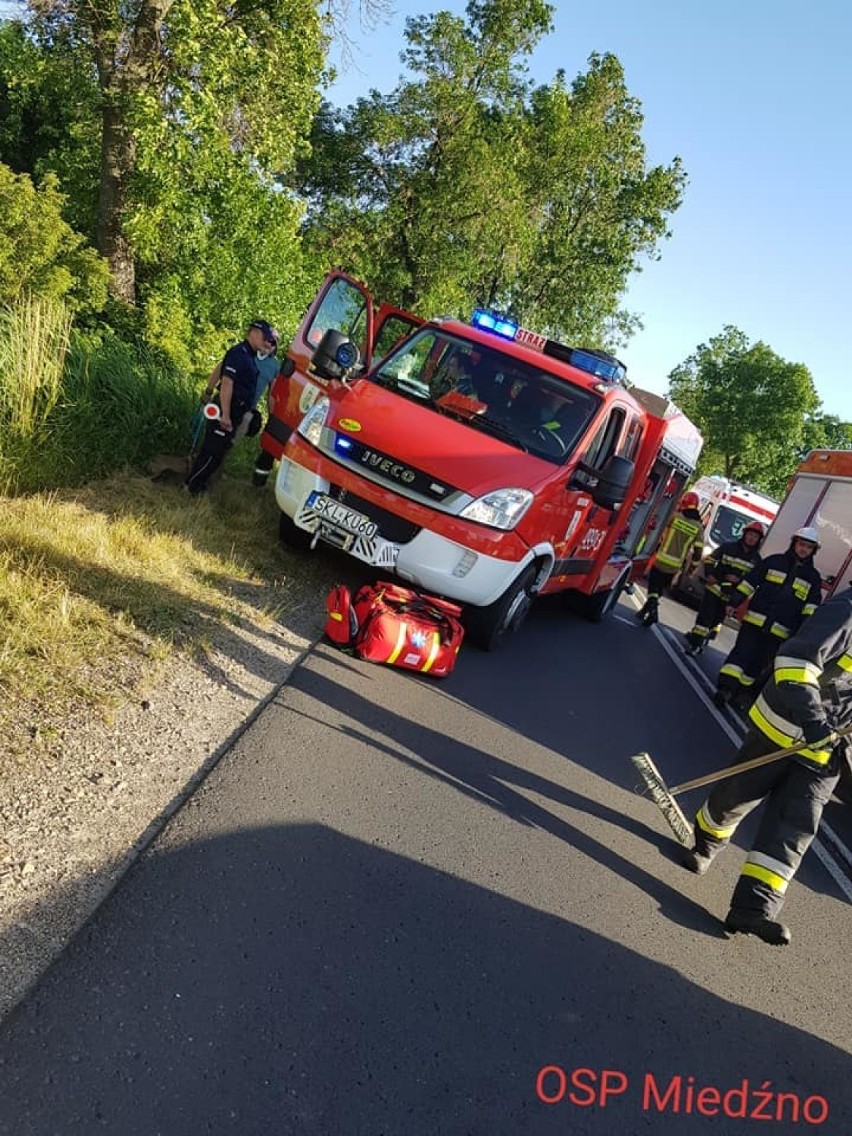 Zderzenie dwóch samochodów osobowych w Miedźnie