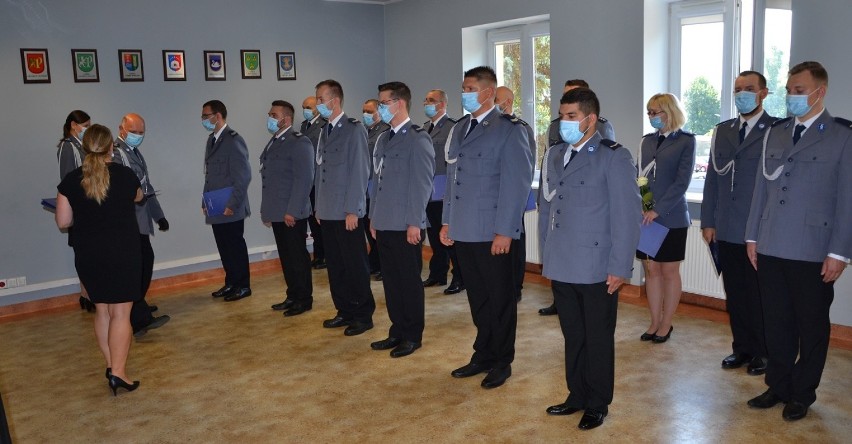 Powiatowe obchody Święta Policji w pruszczańskiej komendzie. 44 policjantów awansowało na wyższe stopnie |ZDJĘCIA