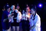 Tancerze ze Skierniewic podjęli wyzwanie i zaśpiewali [FILM]
