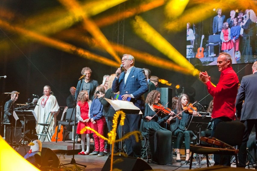 Krynica-Zdrój. “Emanuelle – muzyka filmowa” koncert pod wieżą widokową w Słotwinach Arena z udziałem największych gwiazd muzyki już w sobotę