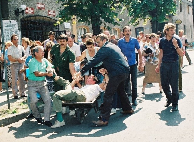 Tadeusz Olejnik, znany praszkowski fotograf, jako jedyny uwiecznił aferę taczkową na zdjęciach.