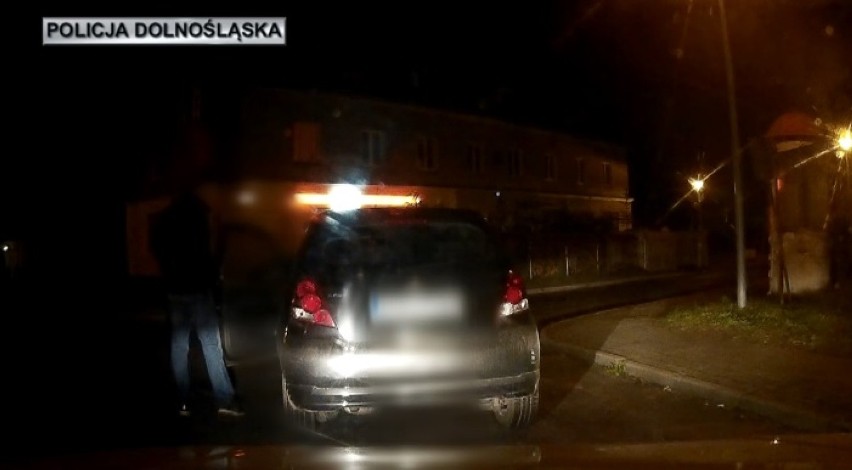 Bolesławiec: Wracający ze służby do domu policjant zatrzymał pijanego kierowcę [FILM]