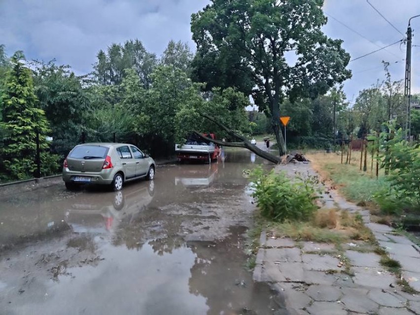 Potężna burza z oberwaniem chmury przeszła przez wiele miast...