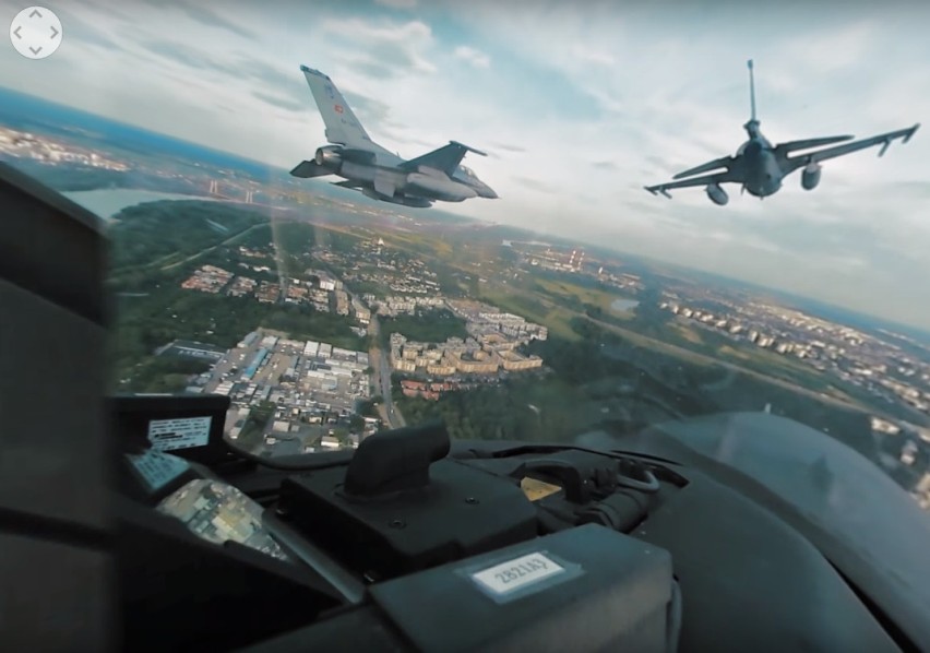 Poczuj się jak pilot F-16. Fenomenalna panorama Warszawy 360...