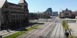 Opustoszały przez koronawirusa Poznań widziany z drona - zobacz wideo