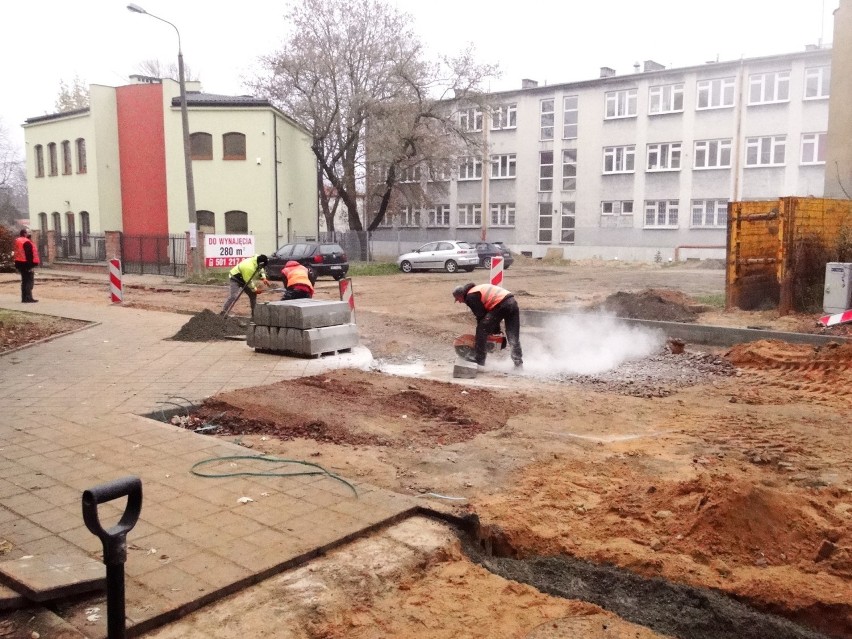 Kończą się już prace przy wymianie rur kanalizacyjnych na ulicy Zacisze w Radomiu