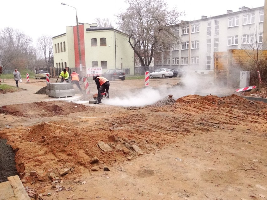 Kończą się już prace przy wymianie rur kanalizacyjnych na ulicy Zacisze w Radomiu