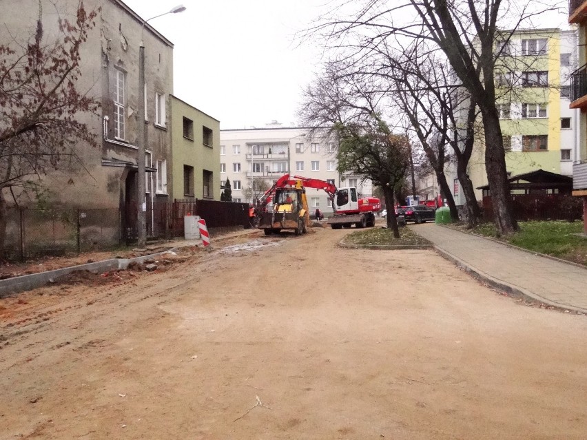 Kończą się już prace przy wymianie rur kanalizacyjnych na ulicy Zacisze w Radomiu