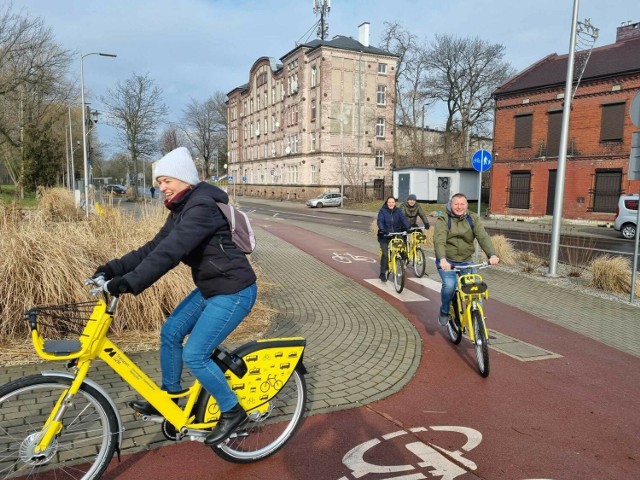 W Czeladzi miejscy urzędnicy przetestowali, jak jeździ się po mieście nowymi metrorowerami 

Zobacz kolejne zdjęcia/plansze. Przesuwaj zdjęcia w prawo naciśnij strzałkę lub przycisk NASTĘPNE