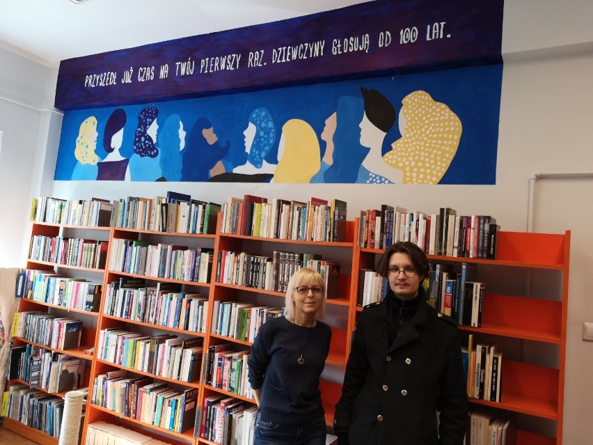 Uczniowie Plastyka stworzyli murale w słupskiej bibliotece [zdjęcia]