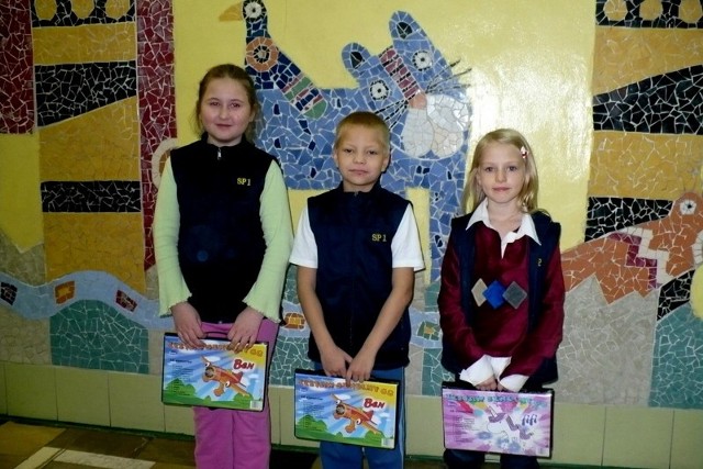 Te sympatyczne i mądre dzieci to uczniowie PSP1 w Nowej Soli - od prawej: Angelika Mrowińska, Bartek Radziszewski i Ala Brych-Jackiewicz.