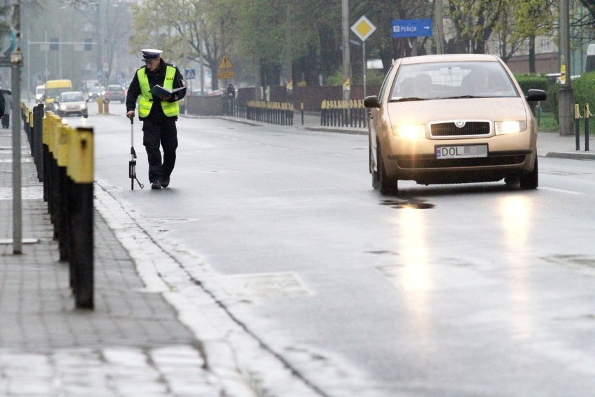Wrocław: Starsza kobieta potrącona na przejściu dla pieszych (ZDJĘCIA)