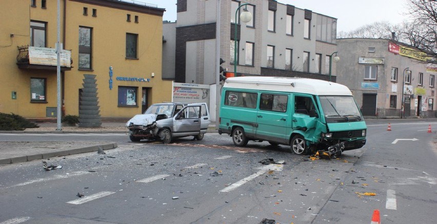 Lubliniec: Groźne zderzenie w centrum miasta [ZDJĘCIA]