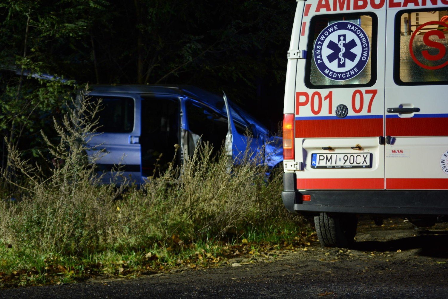 Kolizja w Zatomiu Starym Samochód dachował, bo na jezdnię