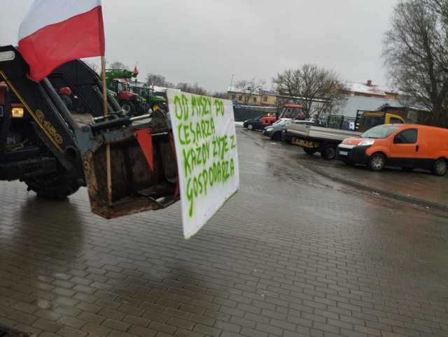 Poddębice zablokowało ponad 100 rolniczych ciągników