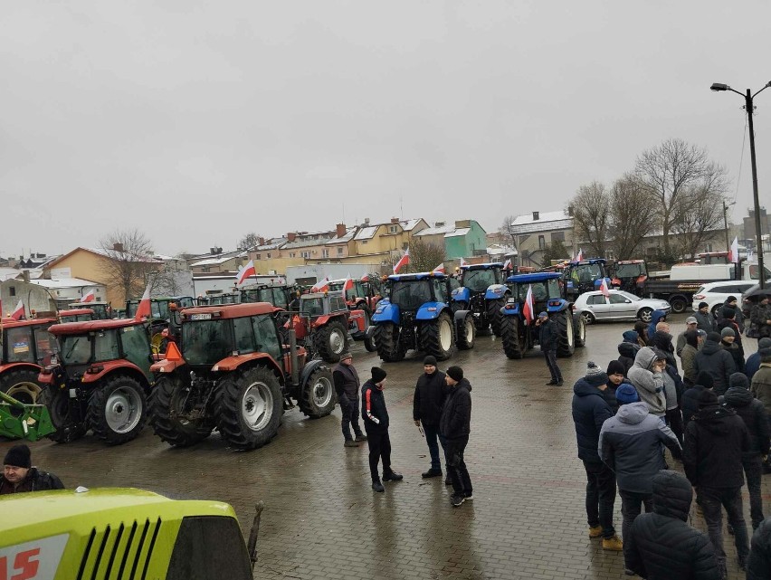 Poddębice zablokowało ponad 100 rolniczych ciągników
