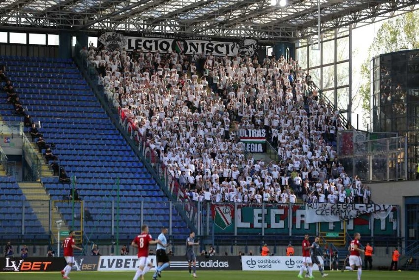 Kibice na meczu Wisła-Legia