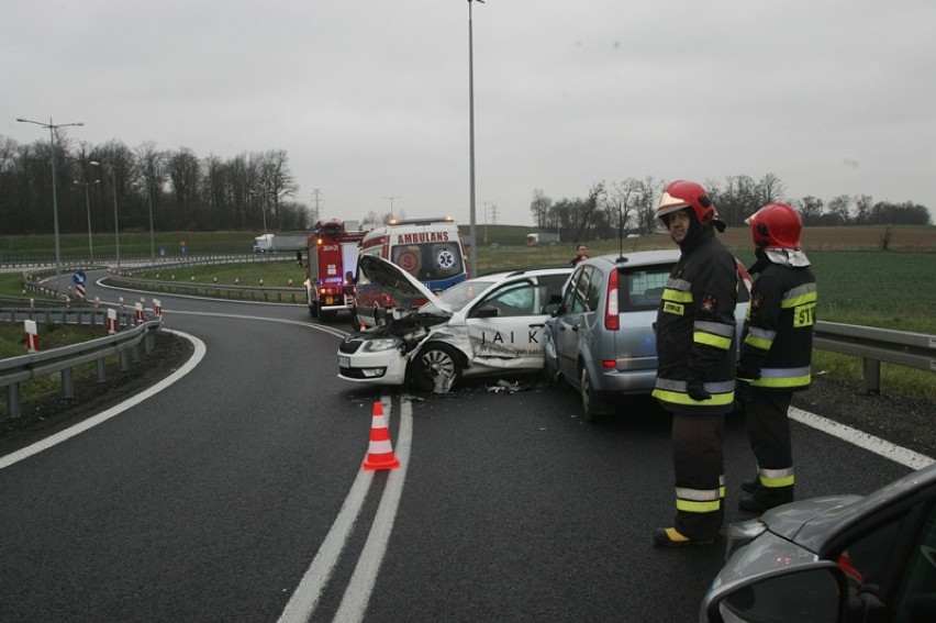Wypadek na wjeździe na autostradę A4 pod Złotoryją.