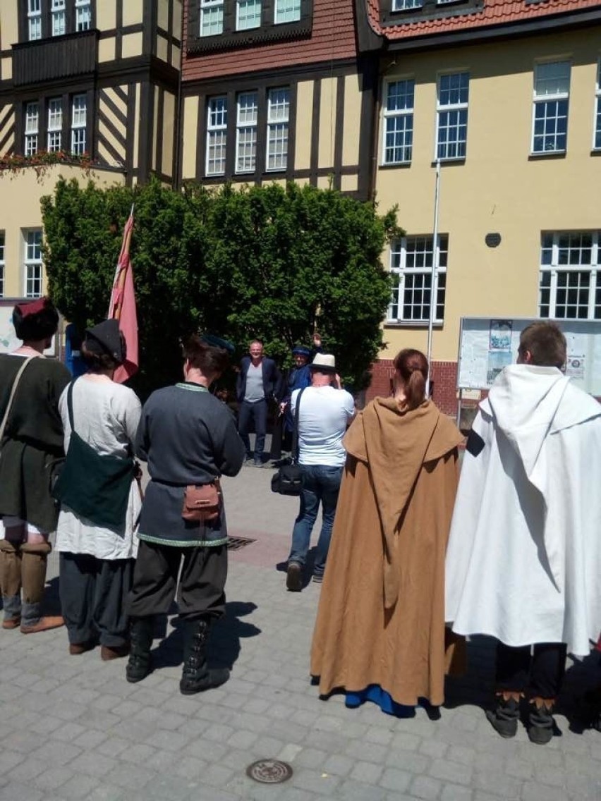 Niezwykłe samochody przyjechały na rynek chełmiński, by...