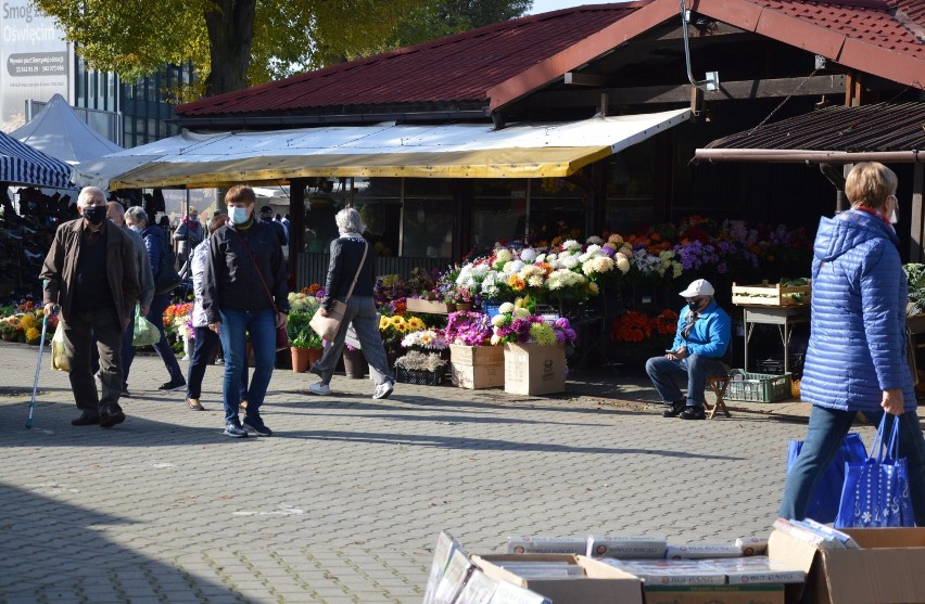 Od kiedy Oświęcim trafił do czerwonej strefy, na targowisku...