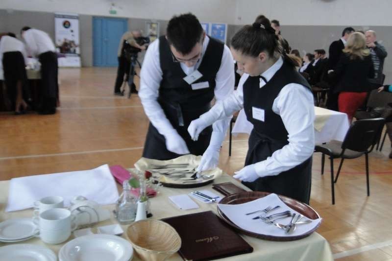 W Zespole Szkół w Żarkach są kelnerzy z klasą [ZDJĘCIA]