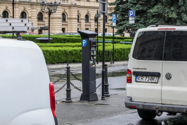 Kraków jako pierwszy korzysta z możliwości znacznego podniesienia opłat za parkowanie w centrum miasta