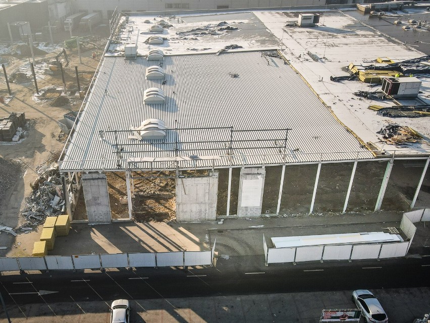 Po dawnym Tesco w Lesznie powstaje nowe centrum handlowe