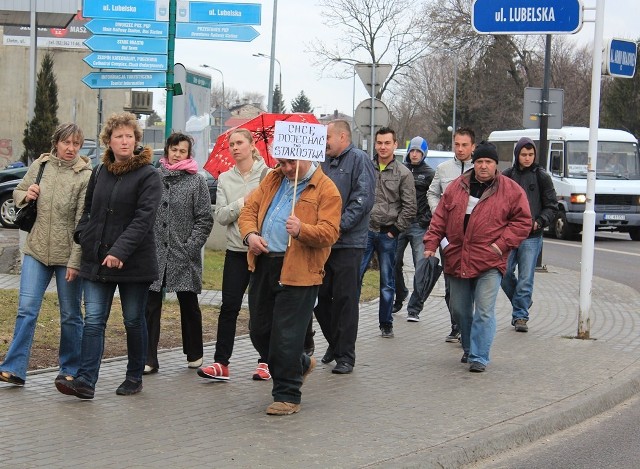 Nie zapowiada się, by protesty na rondzie szybko się skończyły. Mieszkańcy gm. Ruda-Huta w poniedziałek od 14.30 znów wyjdą na rondo im. Jana Pawła II w Chełmie.