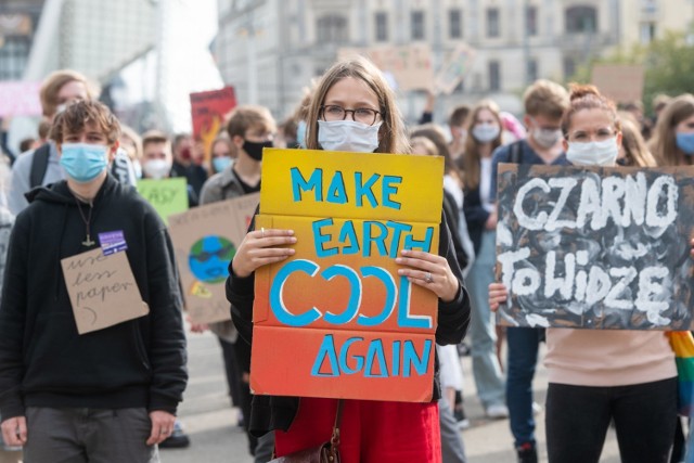 25 września w 30 miastach w Polsce odbył się Młodzieżowy Strajk Klimatycznym. Także w Poznaniu. Przejdź dalej i zobacz kolejne zdjęcia --->