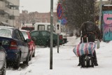 Odśnieżanie w Warszawie. Jaki mandat możemy dostać za śnieg na dachu lub chodniku?