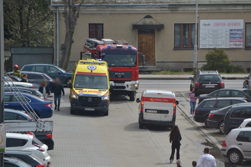 Kolizja przy Kościuszki w Gorlicach. Na miejscu działania prowadzi PSP, policja oraz ZMR