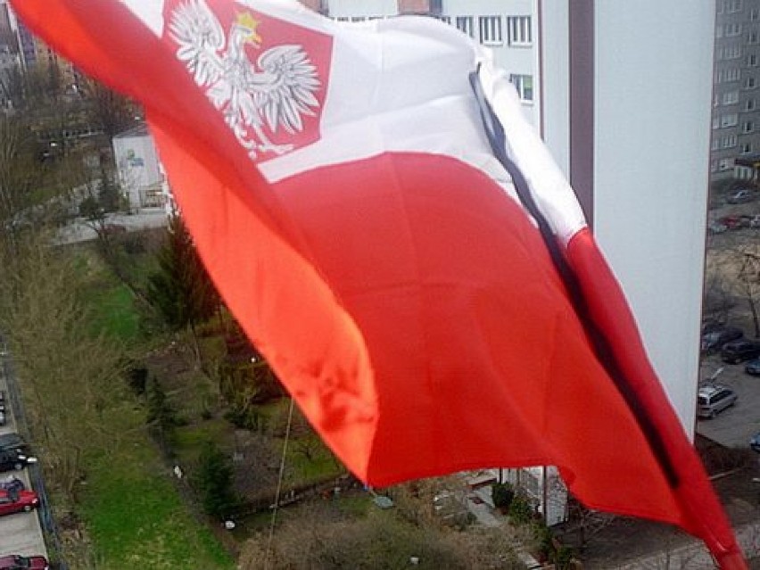 Flaga Polski to wyraz szacunku dla tragicznie zmarłych...