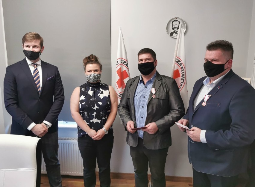 Malbork. Działacze PCK odznaczeni za wieloletnią działalność na rzecz czerwonokrzyskiej organizacji 
