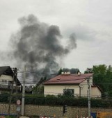 Pożar zakładu usługowego pod Krakowem. Zapaliło się przy lakierni proszkowej. Wezwano liczne jednostki straży