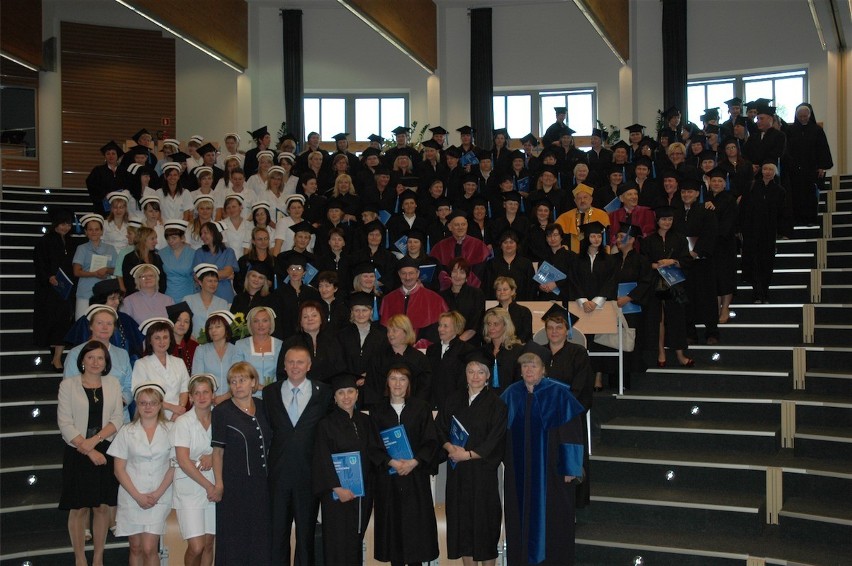 Nowy Targ: Uroczystość czepkowania na Podhalańskiej Państwowej Wyższej Szkole Sawodowej