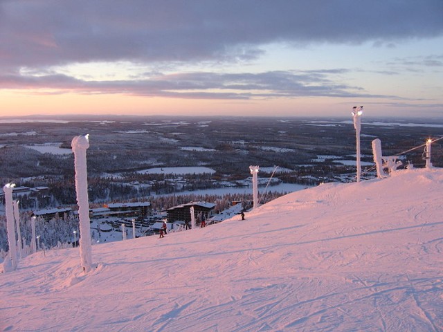 Zgodnie z prognozą pogody, jutro w Kuusamo mają być dużo lepsze warunki do rywalizacji na skoczni.