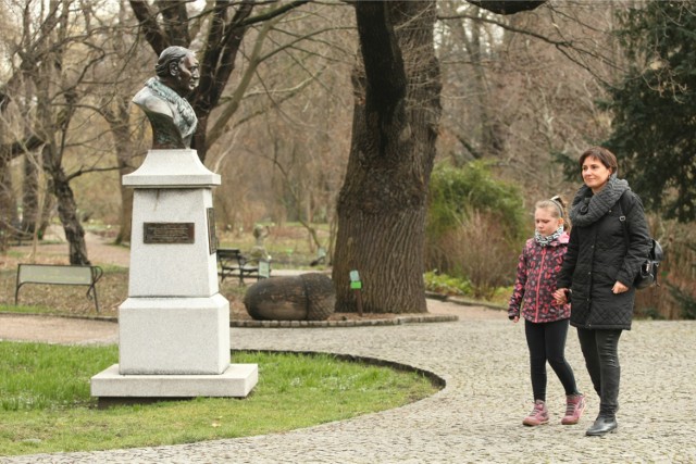 Wielkanocne spacery w Warszawie. Wiosenne otwarcie ogrodu

Po zimowej przerwie Ogród Botaniczny Uniwersytetu Warszawskiego otwiera się dla zwiedzających. W tym sezonie miła zmiana: szklarnie Ogrodu będą dostępne dla indywidualnych zwiedzających już od 4 kwietnia aż do końca września, od środy do niedzieli.

Ogród Botaniczny UW
Al. Ujazdowskie 4
Otwarte 10-20, wstęp: 10/5  zł.

Zobaczcie też: Półmaraton Warszawski 2015 - zdjęcia