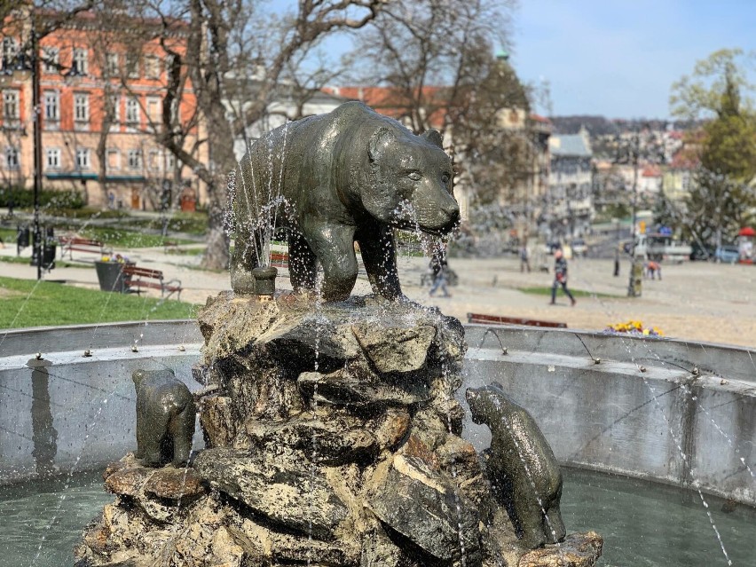Modernizacja fontanny w Przemyślu. Jubileusz 60-lecia spiżowych niedźwiedzi