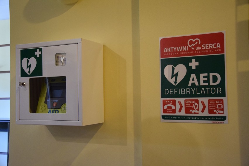 Automatyczny defibrylator w holu urzędu miejskiego i starostwa w Kościanie 